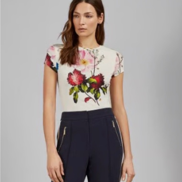NWT Ted Baker White Floral Short Sleeve Top - Picture 2 of 5